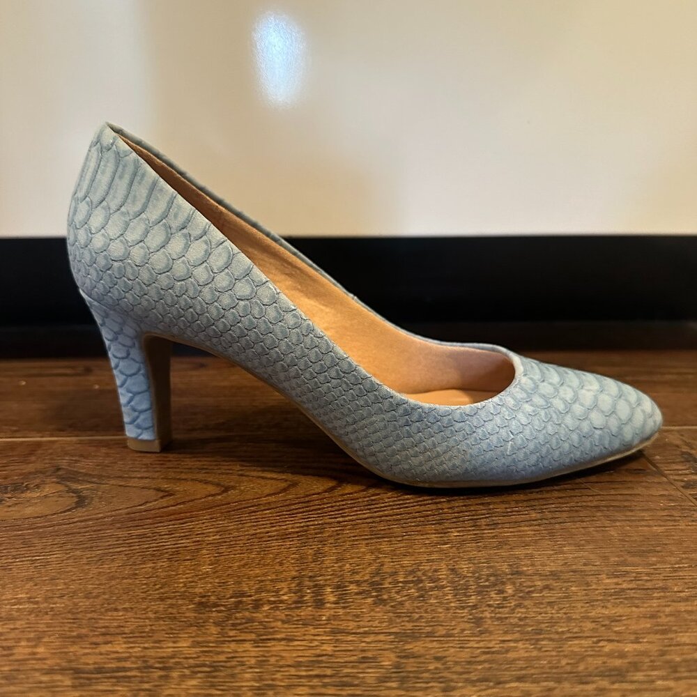 Abella "true comfort" Faux Crocodile Bright Blue Heels